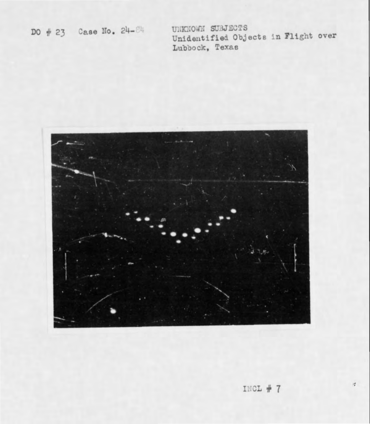 米空軍Project Blue Bookファイルに収録されたV字状の光の写真ページ